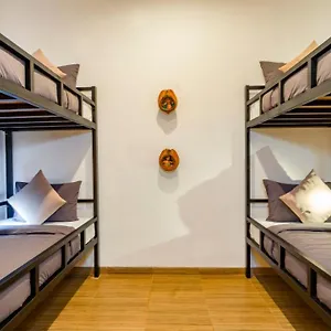 Hostal Aura House